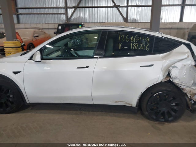 Tesla Model Y 2021 5YJYGDEE1MF182616 Image 15