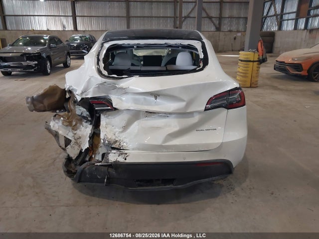 Tesla Model Y 2021 5YJYGDEE1MF182616 Image 17