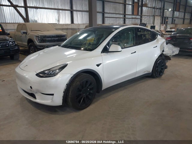 Tesla Model Y 2021 5YJYGDEE1MF182616 Image 2