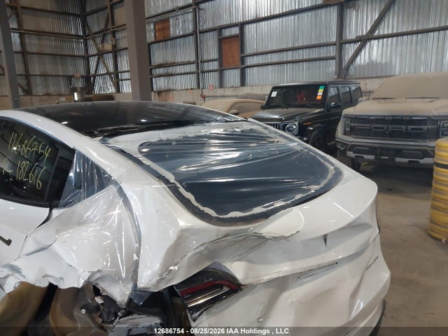 Tesla Model Y 2021 5YJYGDEE1MF182616 Image 22