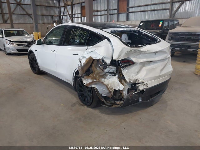 Tesla Model Y 2021 5YJYGDEE1MF182616 Image 3