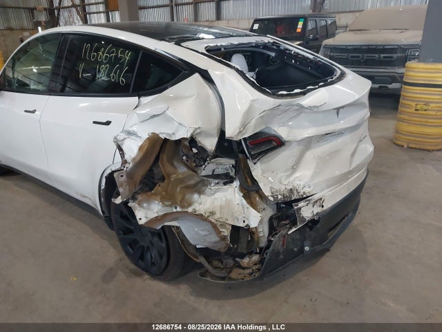 Tesla Model Y 2021 5YJYGDEE1MF182616 Image 6