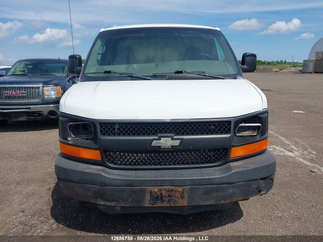 12686758 :رقم المزاد ، 1GCGG25V451236159 vin ، 2005 Chevrolet Express G2500 مزاد بيع