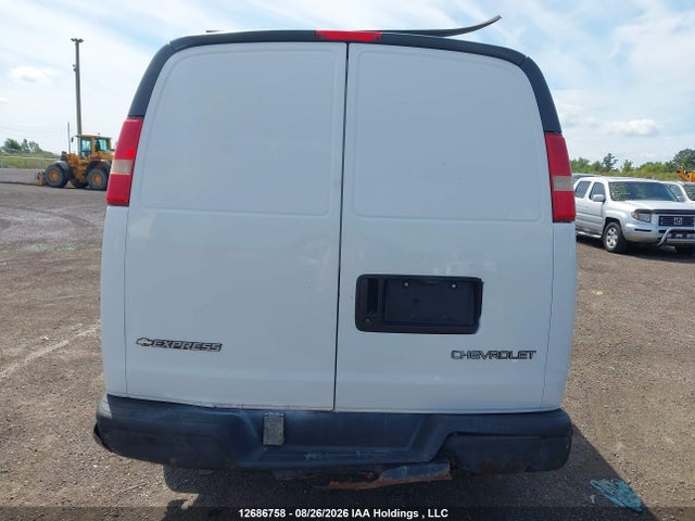 12686758 :رقم المزاد ، 1GCGG25V451236159 vin ، 2005 Chevrolet Express G2500 مزاد بيع