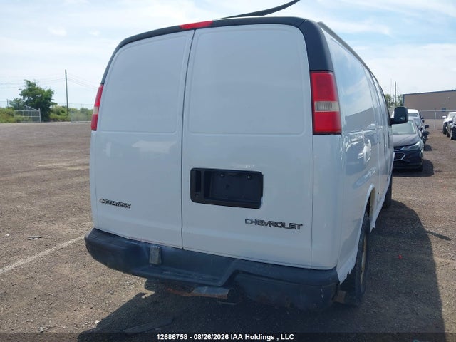 12686758 :رقم المزاد ، 1GCGG25V451236159 vin ، 2005 Chevrolet Express G2500 مزاد بيع