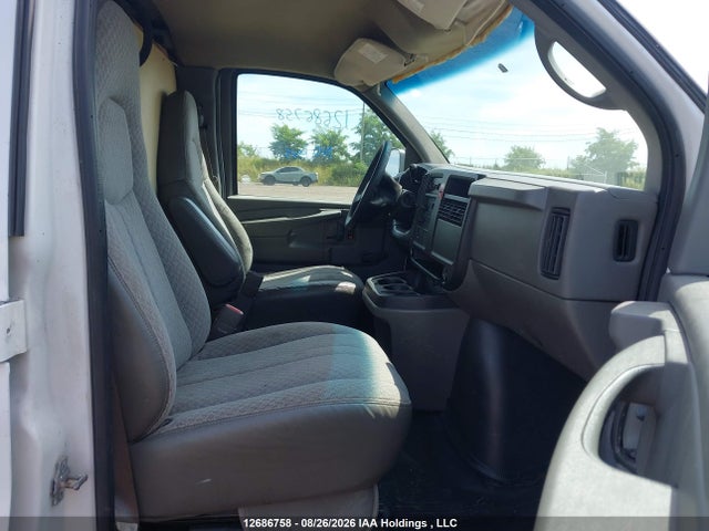 12686758 :رقم المزاد ، 1GCGG25V451236159 vin ، 2005 Chevrolet Express G2500 مزاد بيع
