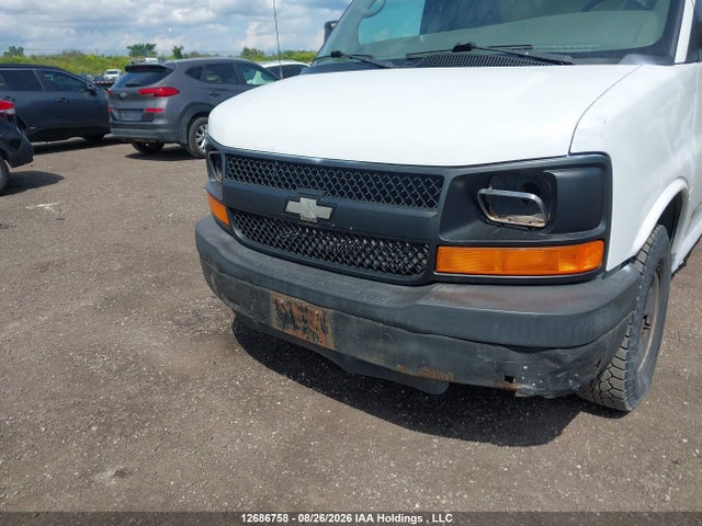 12686758 :رقم المزاد ، 1GCGG25V451236159 vin ، 2005 Chevrolet Express G2500 مزاد بيع