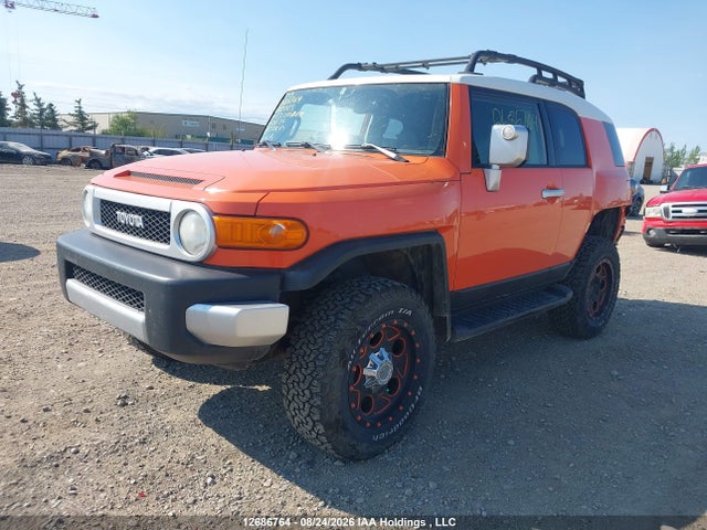 Toyota FJ Cruiser 2014 JTEBU4BF7EK182003 Image 2