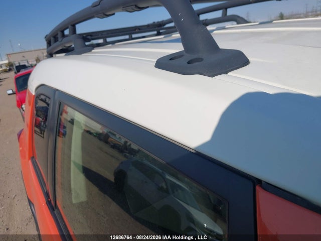 Toyota FJ Cruiser 2014 JTEBU4BF7EK182003 Image 21