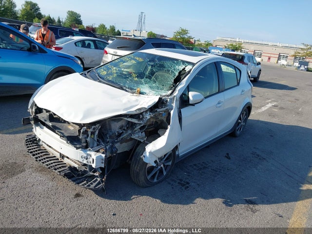 Toyota PRIUS C 2018 JTDKDTB31J1600656 Image 2