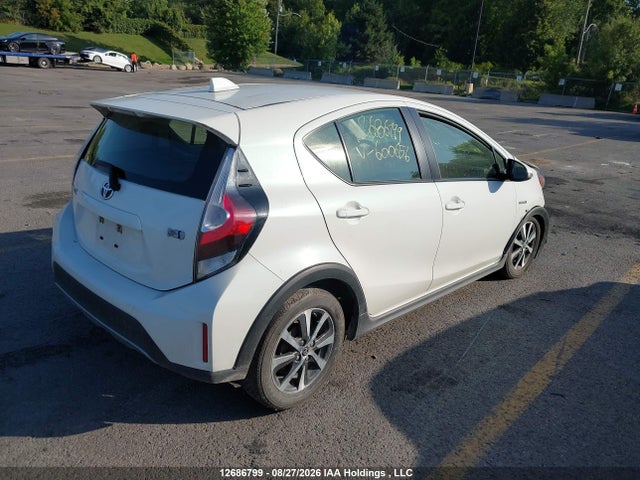 Toyota PRIUS C 2018 JTDKDTB31J1600656 Image 4
