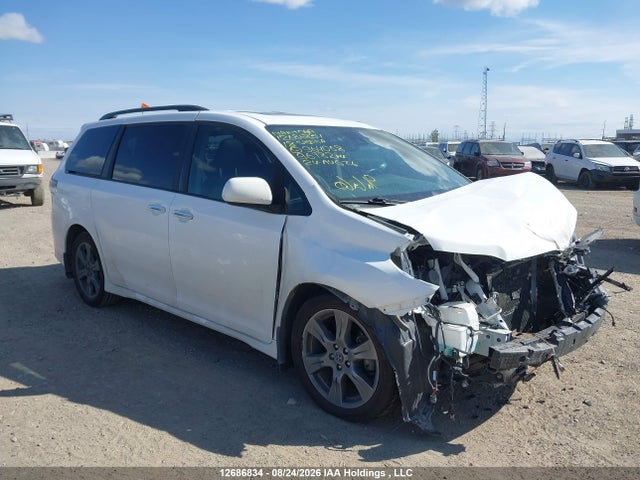 12686834 :رقم المزاد ، 5TDXZ3DC4JS964058 vin ، 2018 Toyota Sienna Se/se Premium مزاد بيع
