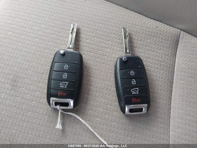 KIA SEDONA LX 2017 KNDMB5C10H6277981 Image 11