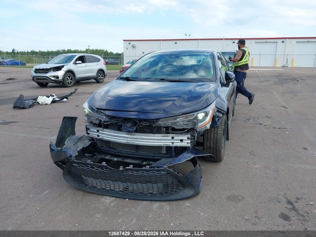 12687429 :رقم المزاد ، 5YFBPMBE7MP227637 vin ، 2021 Toyota Corolla Le مزاد بيع