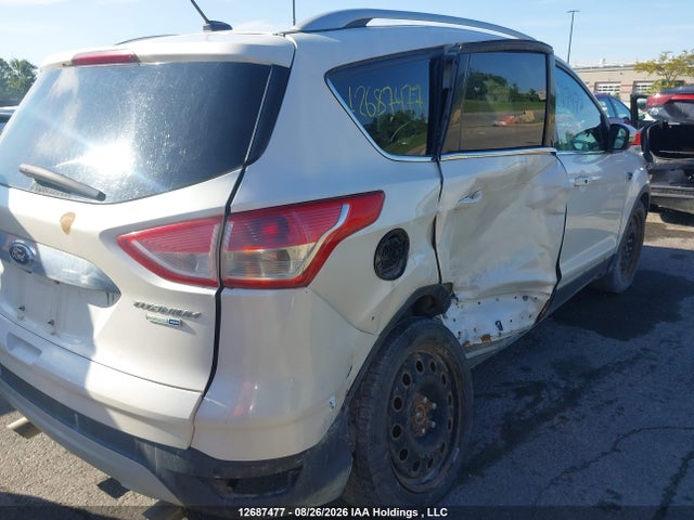 1FMCU9J93EUE43144 Ford Escape Titanium