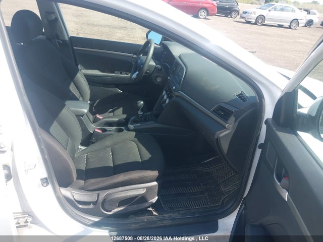 Hyundai Elantra Essential 2019 KMHD74LF6KU805481 Image 5