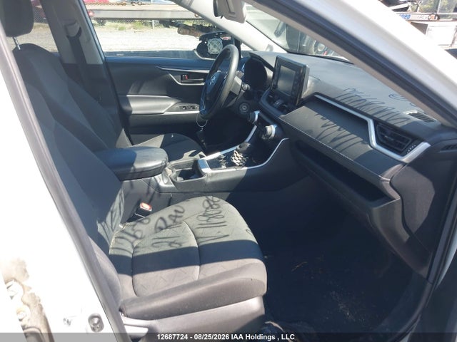 2T3BWRFVXMW118086 Toyota RAV4 LE