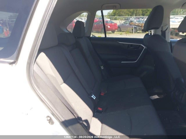 2T3BWRFVXMW118086 Toyota RAV4 LE
