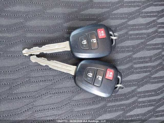 VNKKTUD32EA005026 Toyota YARIS LE