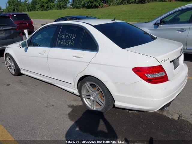 WDDGF8AB2EG221373 Mercedes-Benz C 300 4matic