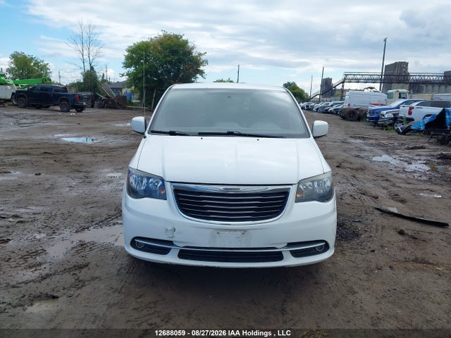 2015 Chrysler Town & Country S მანქანა იყიდება აუქციონზე, vin: 2C4RC1HG8FR753179, აუქციონის ნომერი: 12688059