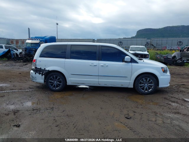 2015 Chrysler Town & Country S მანქანა იყიდება აუქციონზე, vin: 2C4RC1HG8FR753179, აუქციონის ნომერი: 12688059