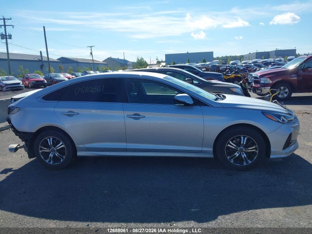 Hyundai Sonata Essential 2019 5NPE24AF1KH731004 Image 14