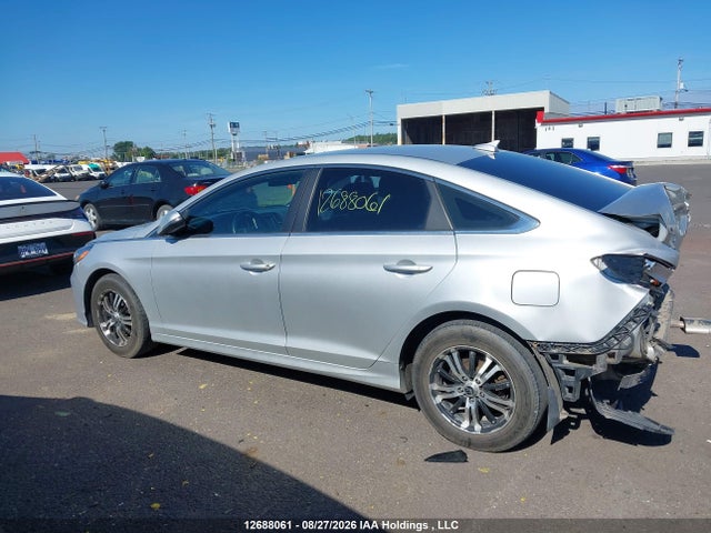 Hyundai Sonata Essential 2019 5NPE24AF1KH731004 Image 15