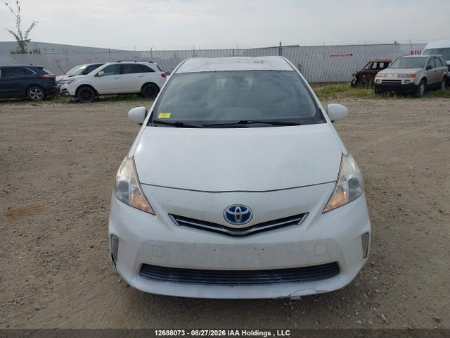 JTDZN3EU2EJ004218 Toyota PRIUS V