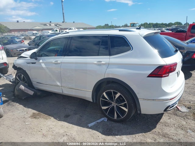 Aukcja sprzedaży 2024 Volkswagen Tiguan Sel R-line Black, vin: 3VV4B7AX1RM052717, numer aukcji: 12688093