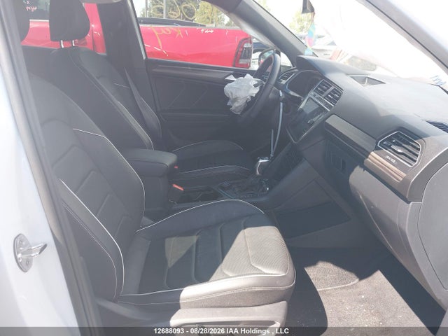 Aukcja sprzedaży 2024 Volkswagen Tiguan Sel R-line Black, vin: 3VV4B7AX1RM052717, numer aukcji: 12688093
