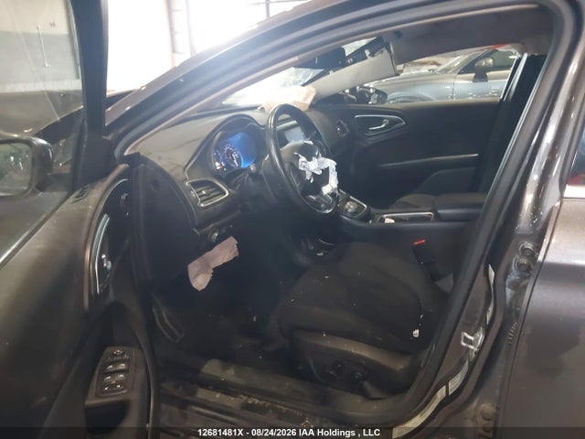 Chrysler 200 Limited 2015 1C3CCCAB6FN665443 Image 5