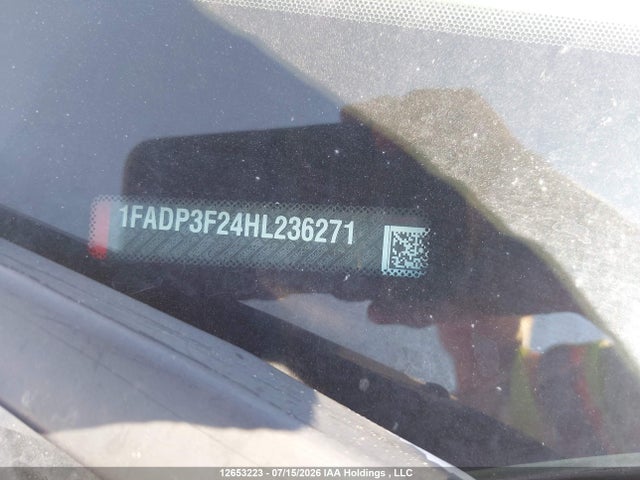 Ford FOCUS SE 2017 1FADP3F24HL236271 Image 17