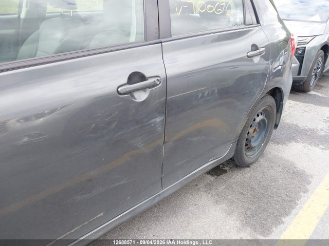 12688571 :رقم المزاد ، 2T1KU4EE1AC400696 vin ، 2010 Toyota Matrix مزاد بيع