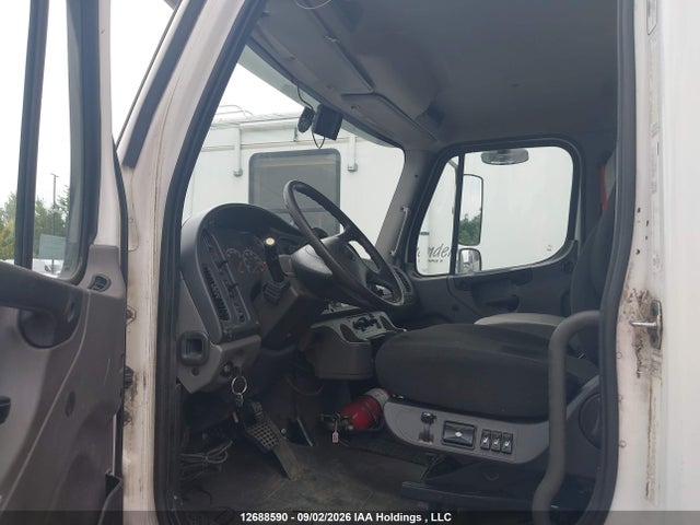 Freightliner M2 106 Medium Duty 2015 1FVACXDU5FHGK1852 Image 8