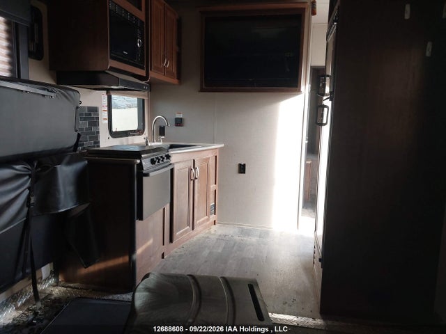 Keystone Vapor Lite 2016 4YDT26V28GF815457 Image 8