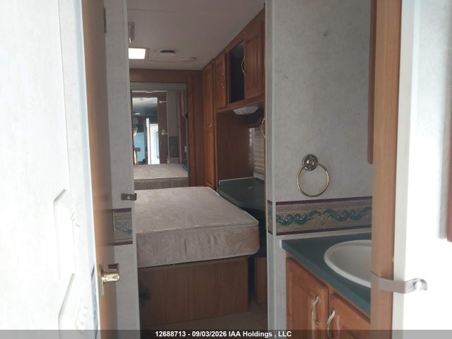 12688713 :رقم المزاد ، 1UJCJ02R8Y1K50131 vin ، 2000 Jayco Jayco مزاد بيع