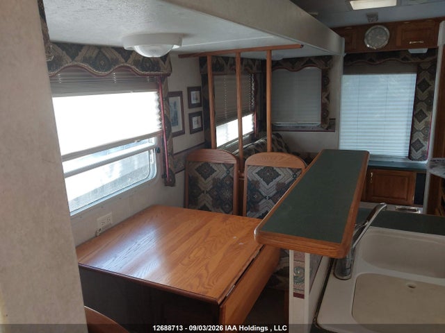 12688713 :رقم المزاد ، 1UJCJ02R8Y1K50131 vin ، 2000 Jayco Jayco مزاد بيع