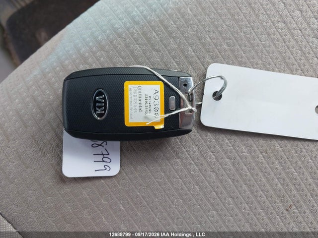 KIA SEDONA LX 2017 KNDMB5C11H6322670 Image 11
