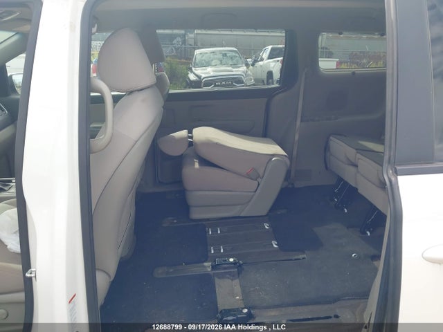 KIA SEDONA LX 2017 KNDMB5C11H6322670 Image 8