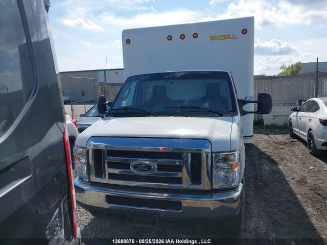 Ford Econoline E450 Super Duty Cutaway Van 2019 1FDXE4FS0KDC23467 Image 12