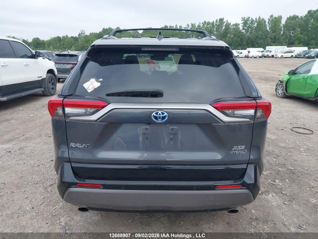 12688907 :رقم المزاد ، 2T3RWRFV0MW105877 vin ، 2021 Toyota Rav4 Hybrid Xle مزاد بيع