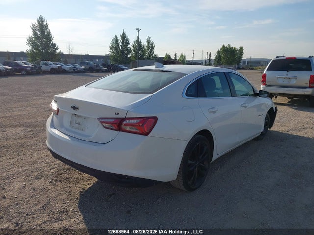 1G1ZD5STXNF165762 Chevrolet MALIBU LT