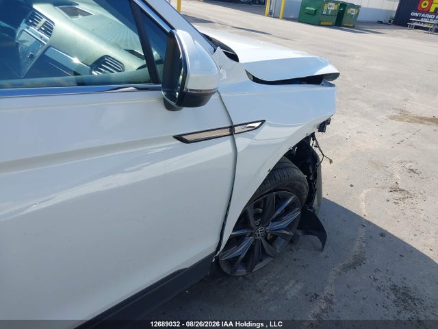 Volkswagen Tiguan 2022 3VV2B7AX2NM127927 Image 21