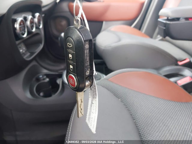 12689352 :رقم المزاد ، ZFBCFADH9EZ026989 vin ، 2014 Fiat 500l Trekking مزاد بيع