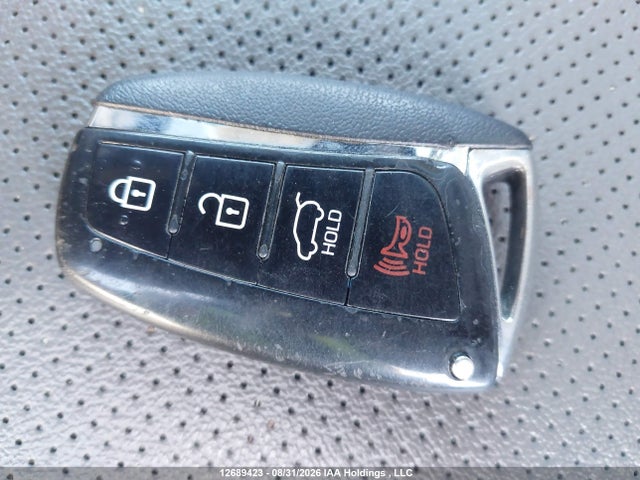 12689423 :رقم المزاد ، 5XYZUDLAXHG403075 vin ، 2017 Hyundai Santa Fe Sport مزاد بيع