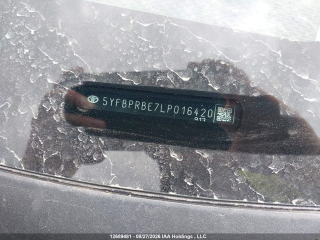 12689481 :رقم المزاد ، 5YFBPRBE7LP016420 vin ، 2020 Toyota Corolla Xle مزاد بيع
