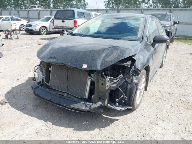 12689481 :رقم المزاد ، 5YFBPRBE7LP016420 vin ، 2020 Toyota Corolla Xle مزاد بيع