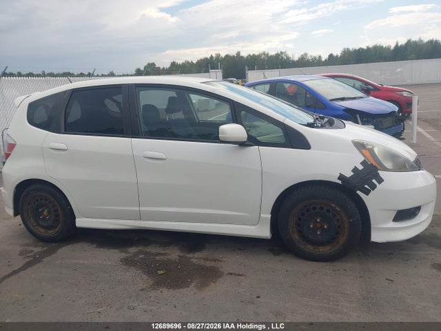 2013 Honda Fit მანქანა იყიდება აუქციონზე, vin: LUCGE8H77D3004918, აუქციონის ნომერი: 12689696