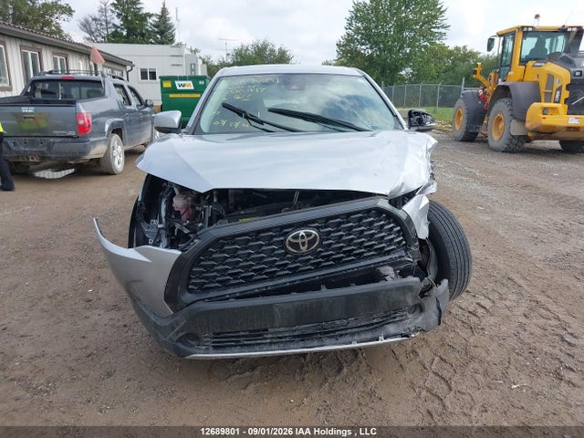 Toyota Corolla Cross Le 2022 7MUCAABG1NV030497 Image 13